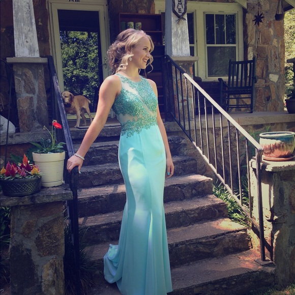 Prom dress - Picture 1 of 3